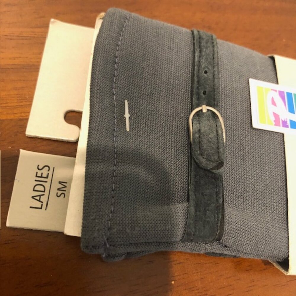 Ladies Driving Gloves Size SM NWT. - Picture 8 of 9